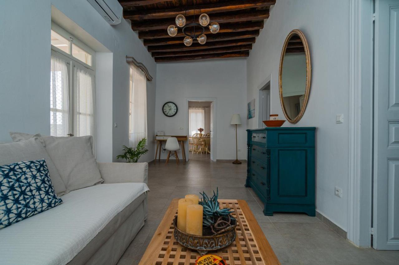 Komis Mansion Exámbela 外观 照片