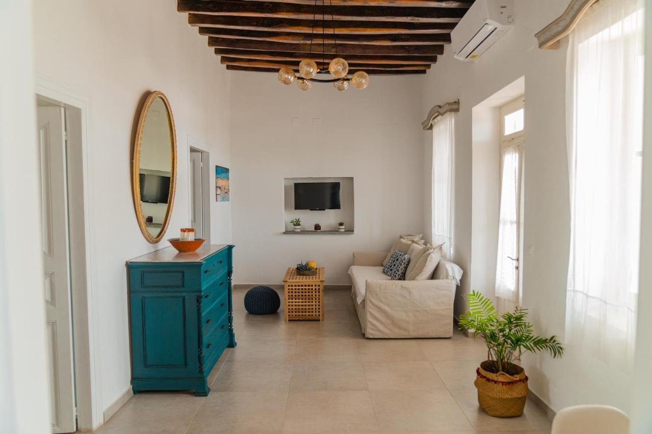 Komis Mansion Exámbela 外观 照片