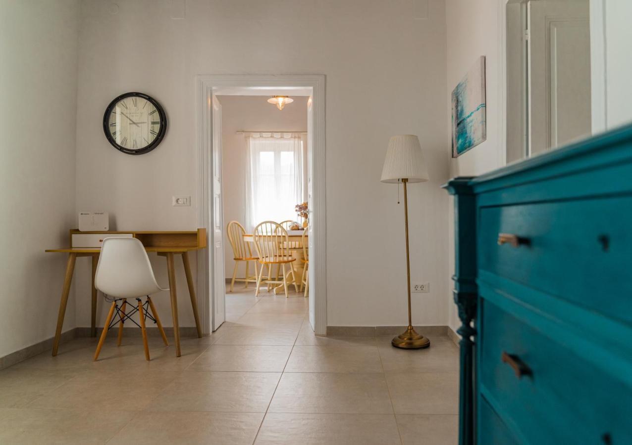 Komis Mansion Exámbela 外观 照片