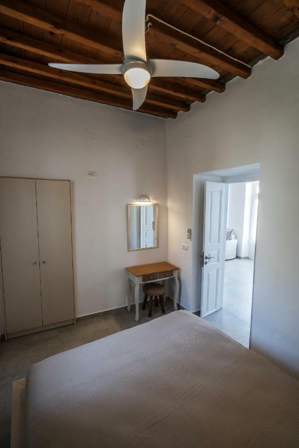 Komis Mansion Exámbela 外观 照片